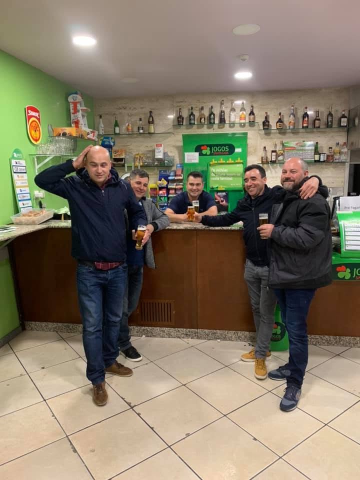 Convívio entre clientes e famílias no Restaurante Silva