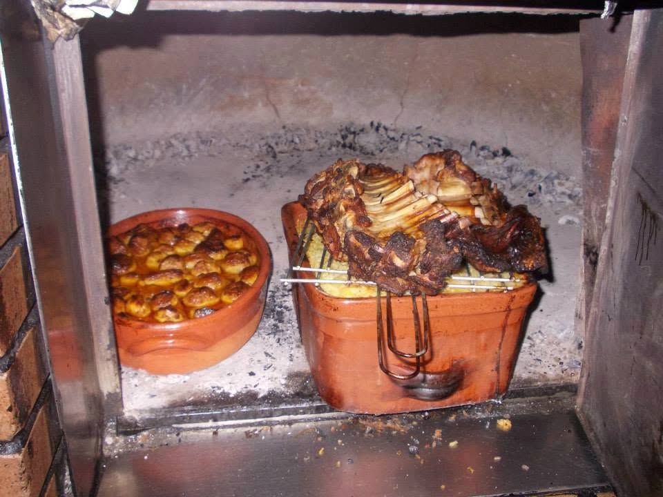 Anho a assar no forno a lenha do Restaurante Silva